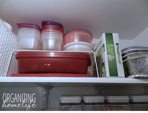 http://www.organizinghomelife.com/wp-content/uploads/2013/10/Organizing-Food-Storage-Containers-in-the-Pantry.png